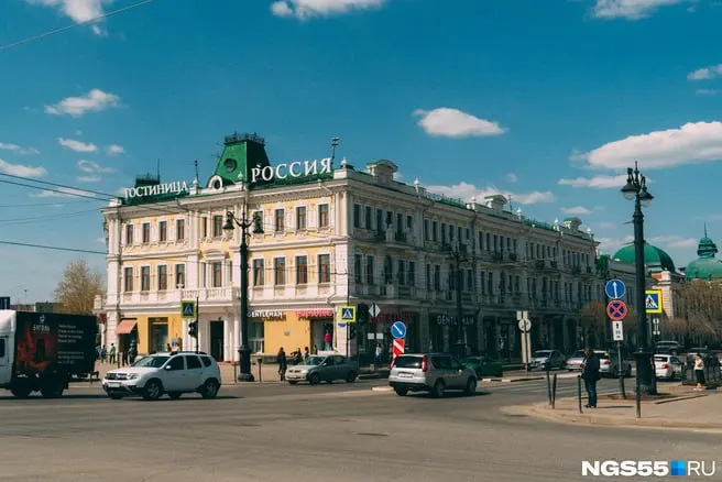 Объявлены торги по продаже подвального помещения в исторической гостинице «Россия» на углу Ленина и Партизанской. Площадь — 871,9 кв. м, стартовая цена — около 50,4 млн рублей.