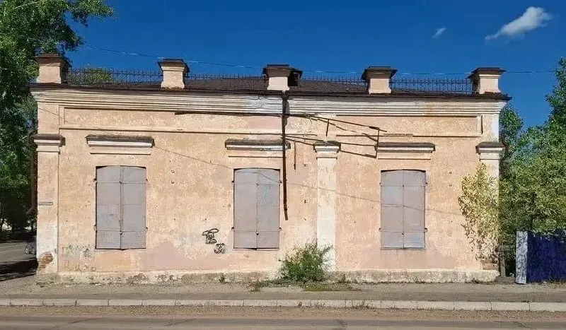 Здание на улице Шилова, 2, площадью 926,6 кв.м и участок 0,14 га снова выставляются на третий аукцион; усадьба Колобовниковых — часть исторического ансамбля площади Борцов Революции.