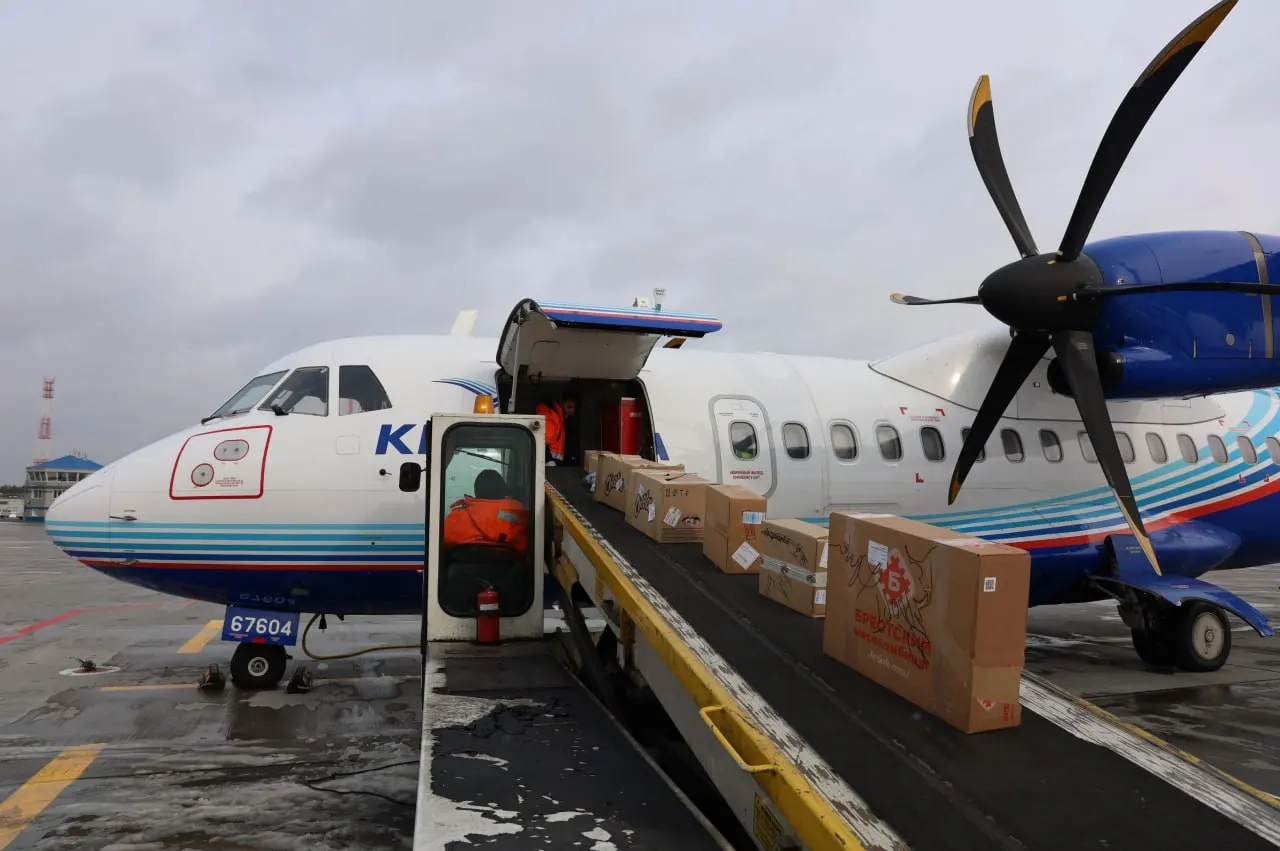 С ноября авиакомпания КрасАвиа увеличит объём авиапоставок продовольствия в Туру; снятие кресел позволит перевозить до четырёх тонн продуктов на каждом самолёте.