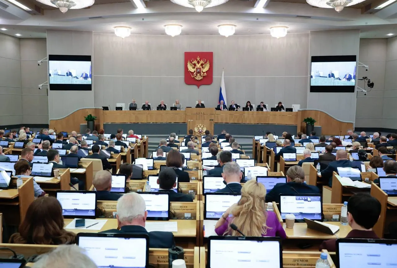 В первом заседании девятого созыва Госдумы утверждены составы профильных комитетов. Среди новобранцев — Александр Суразов из Республики Алтай, ветеран СВО.