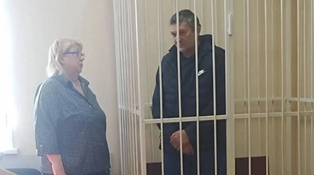 По версии следствия, в 2020 году он получил 300 тысяч рублей за покровительство неназванному юридическому лицу, снизив налоговые доначисления и штрафы.