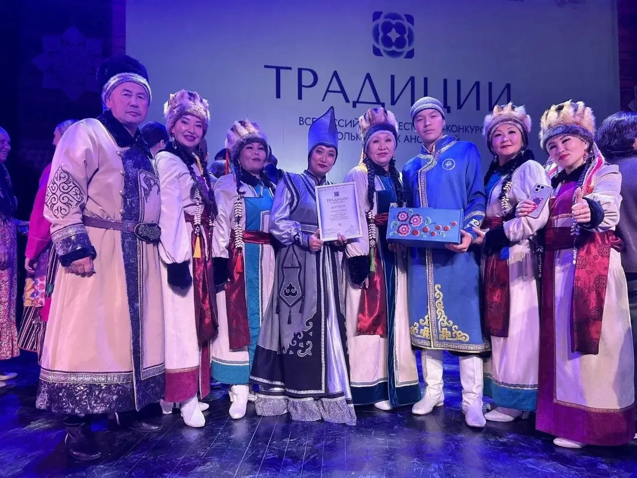Народный фольклорный ансамбль «Теле» Центра культуры Улаганского района получил лауреата II степени на XXX Всероссийском фестивале-конкурсе фольклорных ансамблей «Традиции» в Омске. На фестиваль поступило 57 заявок из 23 регионов России; экспертный совет отобрал для очного этапа 14 коллективов из 12 регионов.