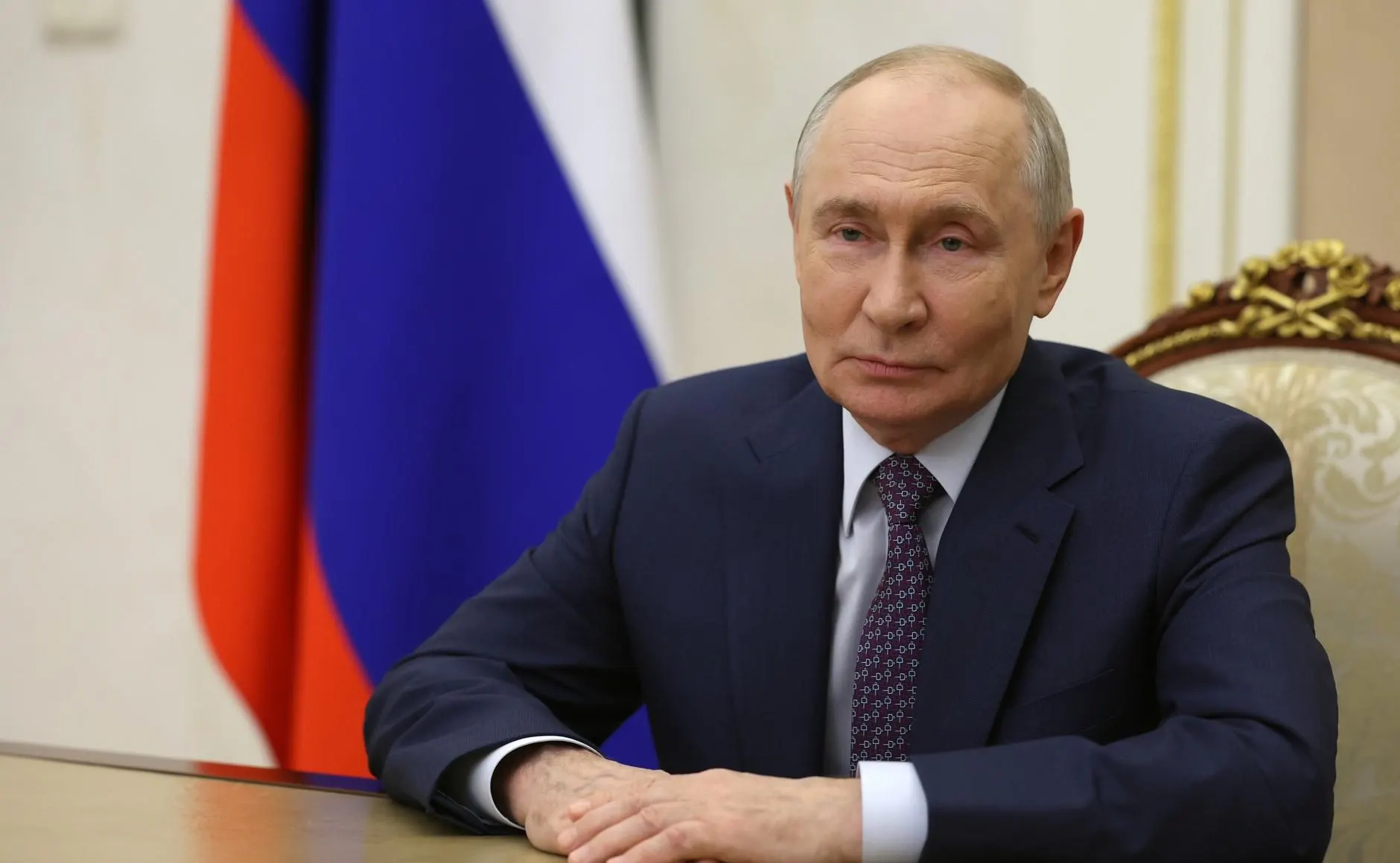 Лидер страны поздравил педагогов с профессиональным праздником и подчеркнул важность их труда в развитии страны.