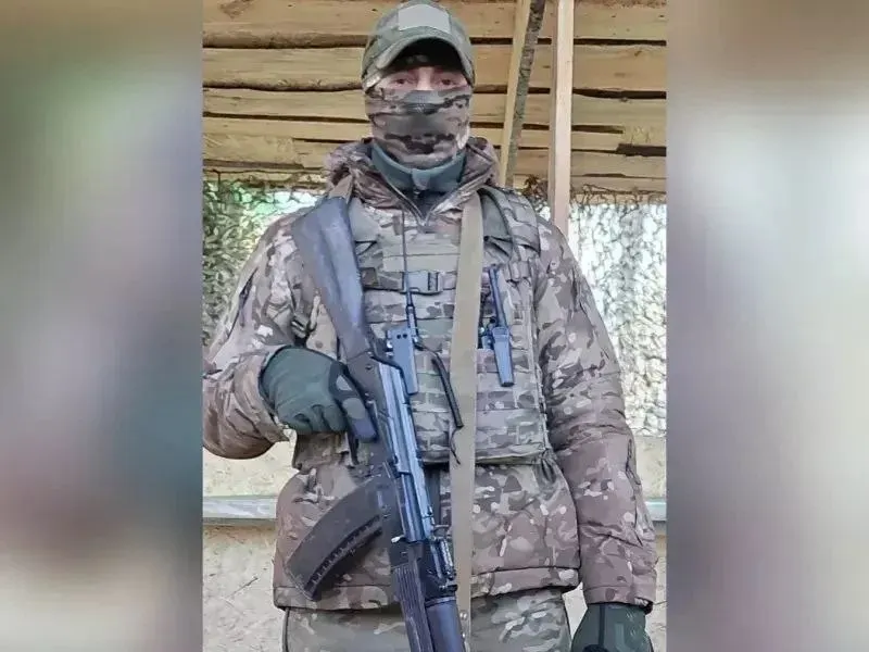 Депутаты Назаровского округа досрочно лишили полномочий коллегу, погибшего на службе в рамках СВО. Ему было 39 лет, ему присвоено звание Героя России; мандат передадут следующему по списку.