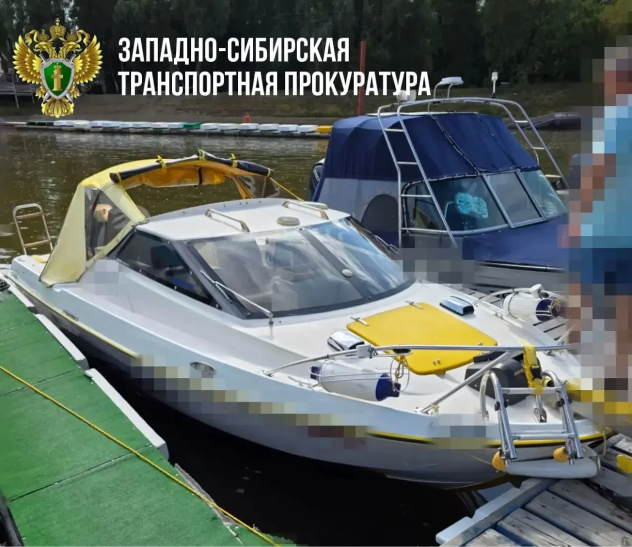 Предприниматель получил штраф за перевозку пассажиров на прогулочной яхте без лицензии; судно оставлено в затоне.