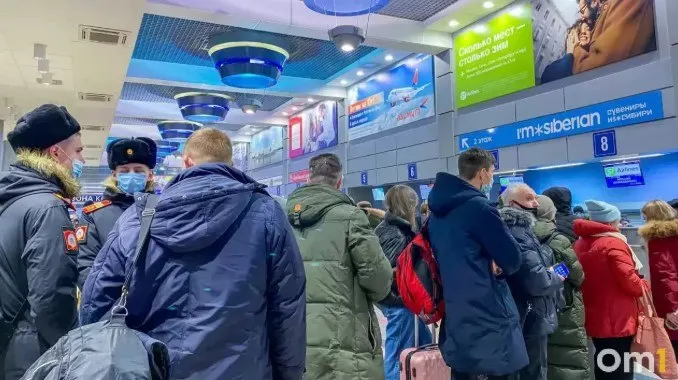 Роспотребнадзор по Омской области опроверг слухи о двойной температурной проверке пассажиров рейса из Иркутска.