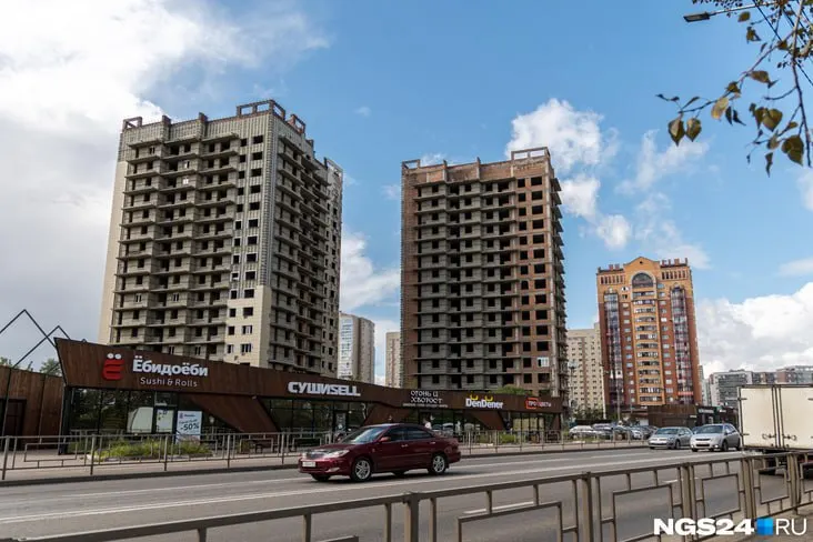 Аукцион по продаже зданий и земельного участка признан несостоявшимся; стартовая цена составляла 240,7 млн рублей, торги не привели к результату.