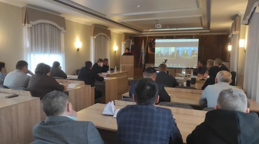 Согласована передача 14,7 тысяч гектаров земли Республике Алтай, принадлежащих Томскому государственному университету, в Шебалинском районе. Оформление ещё идёт; участки планируют использовать для выпаса скота, заготовки кормов и сельского хозяйства, часть — под жильё многодетным семьям и льготникам.