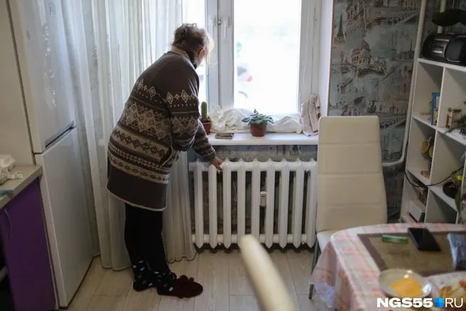 Омичи жалуются на холод в квартирах: управляющие компании не реагируют. Госжилинспекция Омской области призывает подать официальную жалобу; срок рассмотрения — 30 дней.