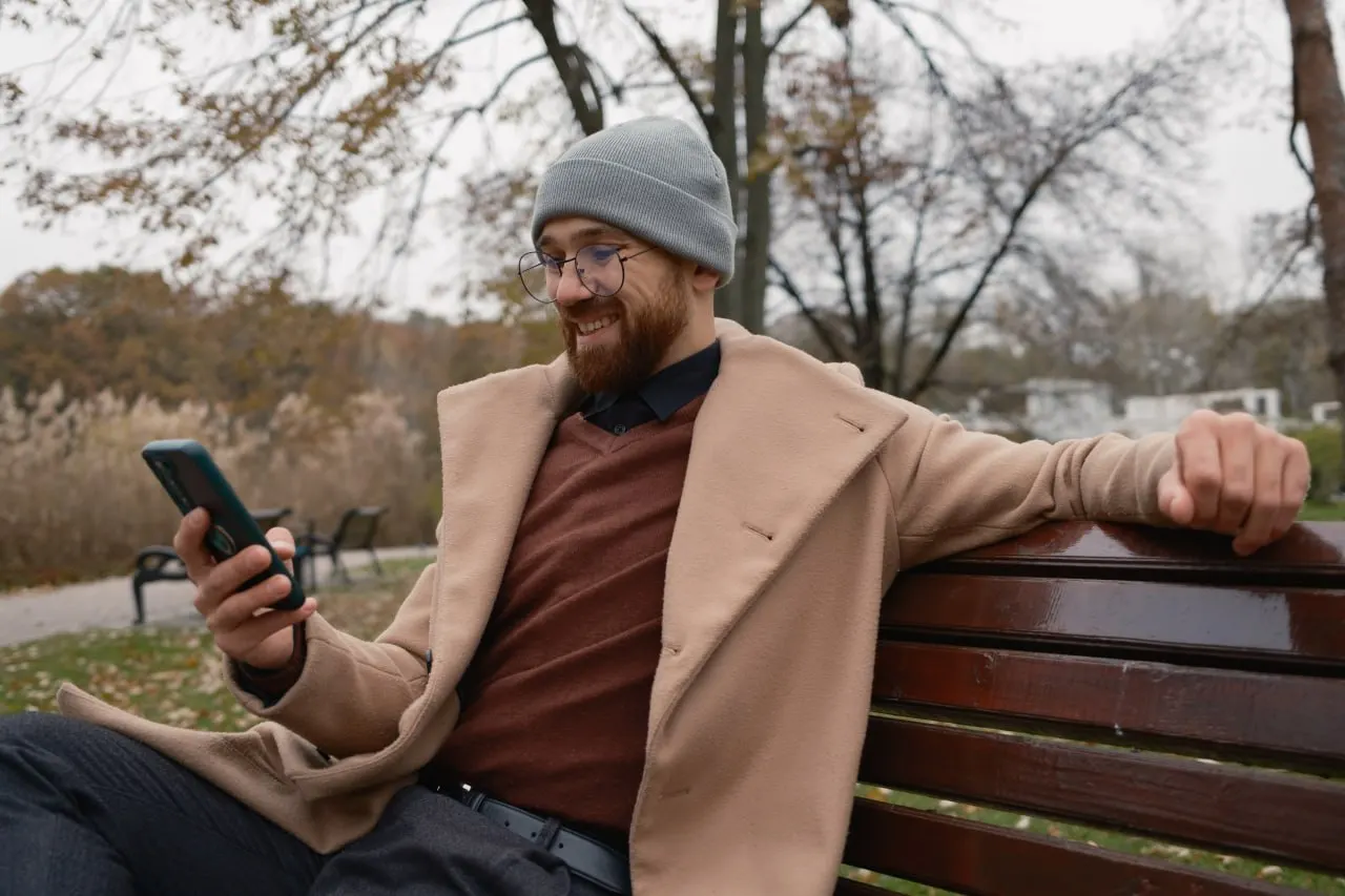 Распространение 5G зафиксировано в 27 городах; лидер по охвату — МТС, с запуском в 21 городе, включая Москву и Санкт-Петербург.