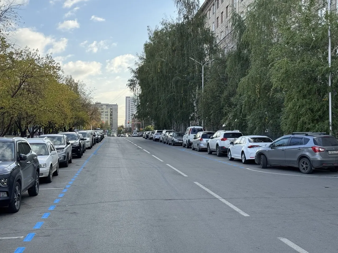 В центре города вводят платную парковку: расширение мест, план запуска к концу октября и обсуждение вопросов эффективности и соблюдения правил.