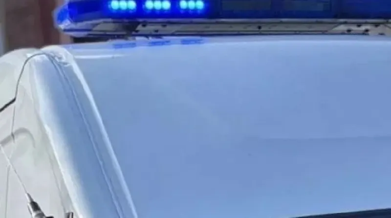 Утром на конечной остановке водитель автобуса погиб во время ремонта транспорта. Правоохранительные органы устанавливают обстоятельства происшествия.