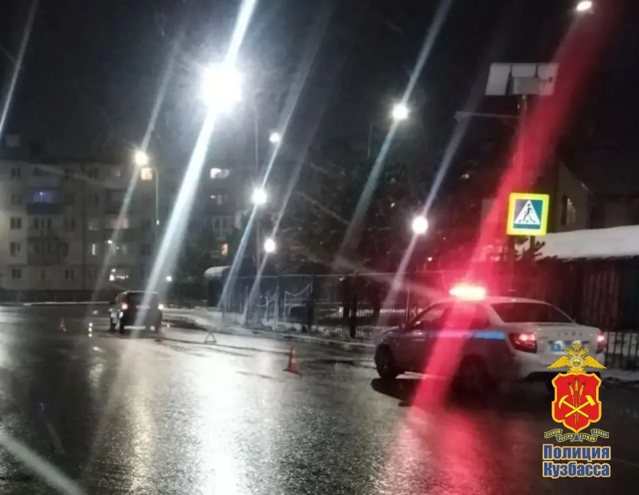Вечером в Белово автомобиль наехал на 15-летнюю девочку; обстоятельства происшествия уточняются.