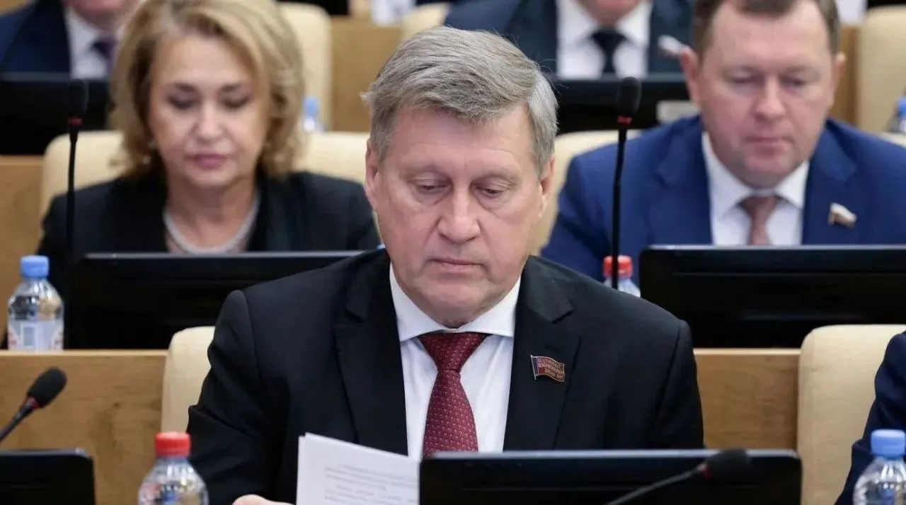 Предприятия региона фиксируют задержки платежей по государственным контрактам; депутат призывает к прозрачной координации и усилению контроля.