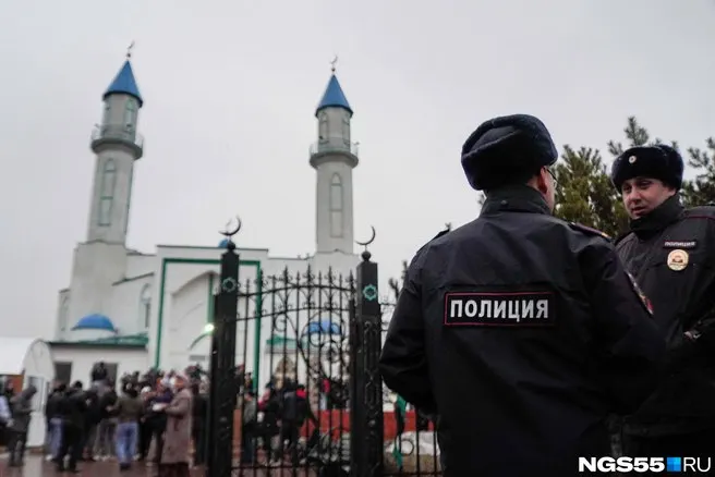 За январь—сентябрь 2026 года из Омской области выдворено и депортировано 202 иностранцев. В большинстве случаев причины — нарушение миграционных правил, запрет на въезд или отсутствие оснований оставаться в России.