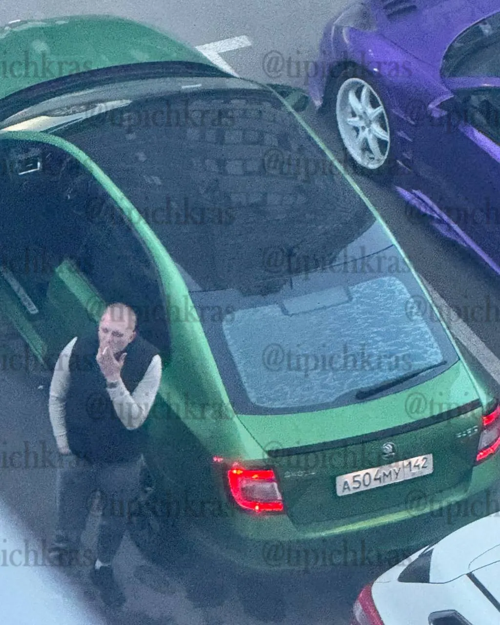 Пьяный водитель с регистрацией в Кемеровской области громко включал музыку и мешал соседям спать на рассвете на Адмиралтейском бульваре.