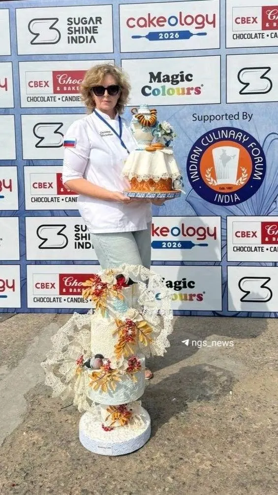 Из Новосибирска Оксана Цвелович вошла в тройку лидеров международного конкурса CAKEOLOGY в Индии и завоевала золотую и серебряную медали.