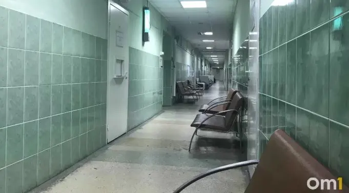 23-летний мужчина, получивший ожоги и травмы в результате пожара на стройке в Омске, выписан из больницы в Нижнем Новгороде после полутора месяцев лечения и восстановления.