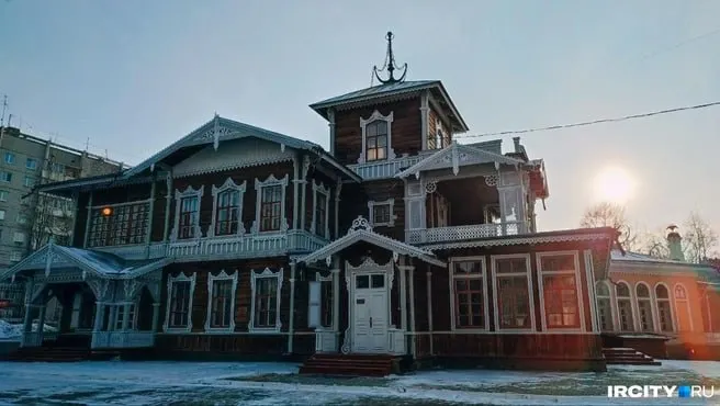 Главный дом усадьбы Сукачёва в Иркутске закрыт на ремонт до конца года; работы финансируются аэропортом Иркутска, экспозиции временно размещены в других помещениях.