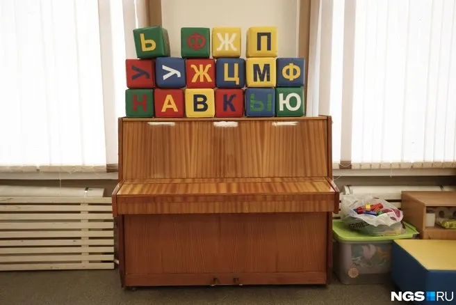 В омской адаптивной школе‑саду №292 зафиксировано агрессивное поведение одного ученика: есть травмы у других детей и усиленный надзор в классах.