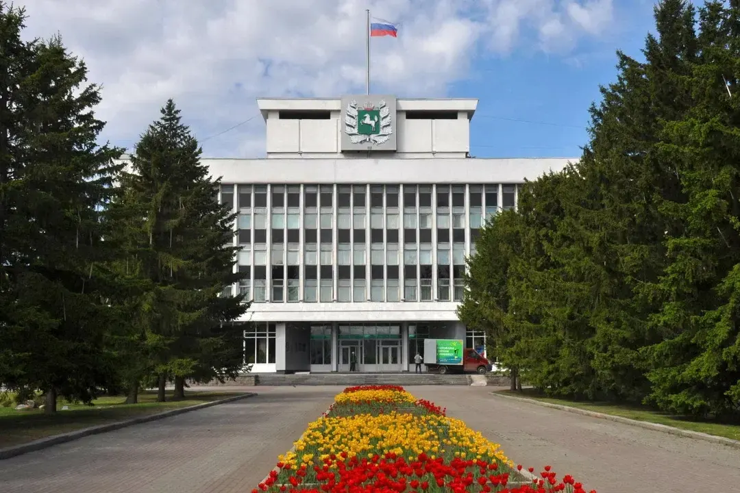 Регион перераспределил средства, предназначенные для повышения зарплат бюджетникам, на обслуживание госдолга в 2026 году.