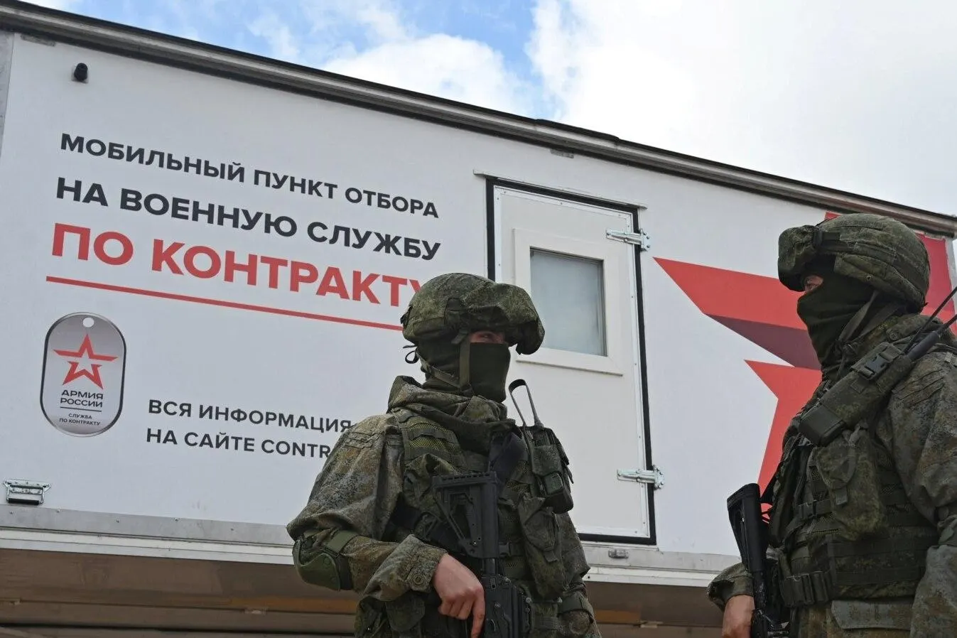 Региональные власти выделяют бюджеты на привлечение иностранцев к контрактной службе в российскую армию через некоммерческие организации в Иркутской области.